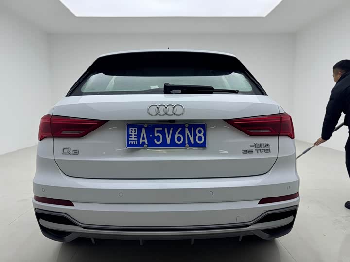 Фото 8 - Audi Q3