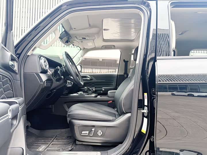 Фото 6 - Tank 300