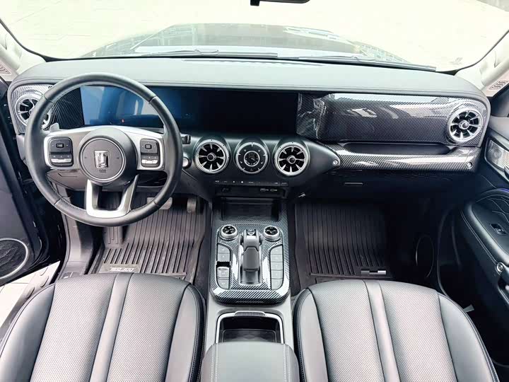 Фото 8 - Tank 300