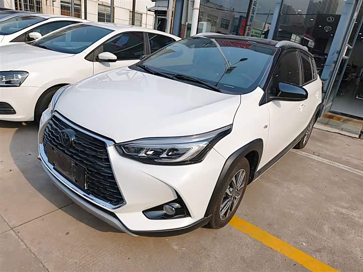 Фото 1 - Toyota Yaris L Hatchback