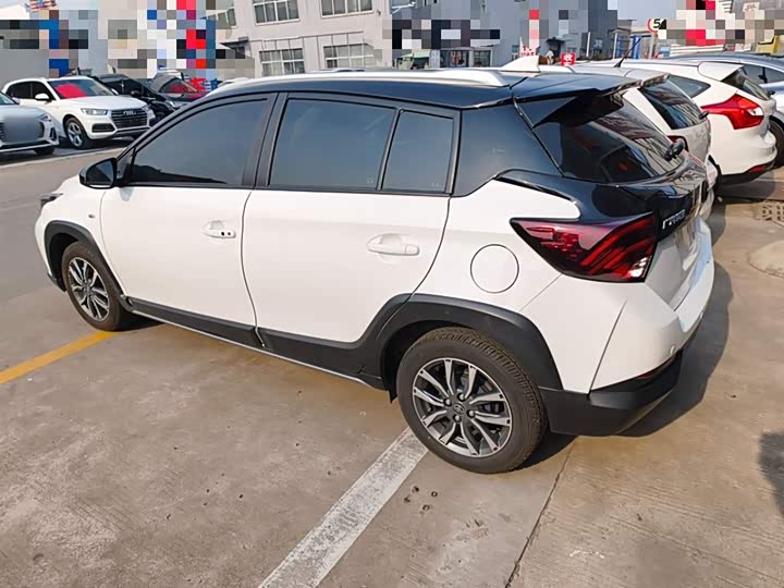 Фото 5 - Toyota Yaris L Hatchback