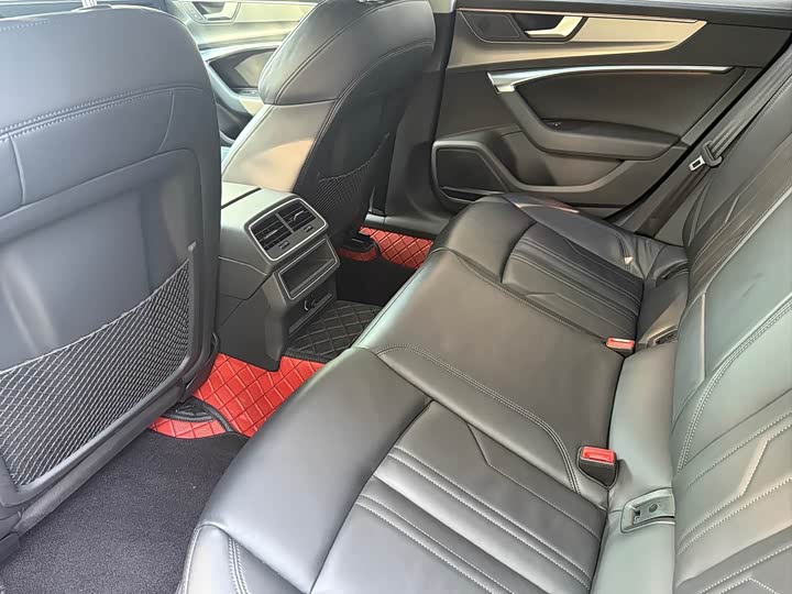 Фото 8 - Audi A7