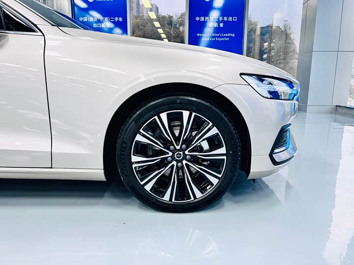 Фото 4 - Volvo S60