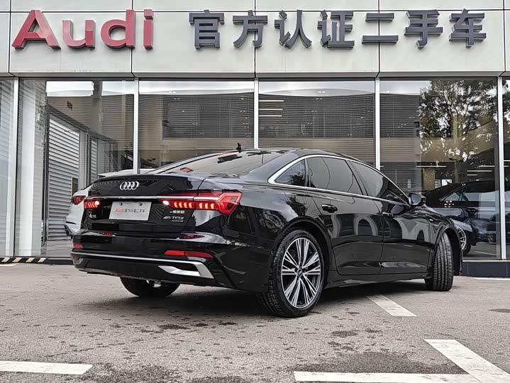 Фото 2 - Audi A6L