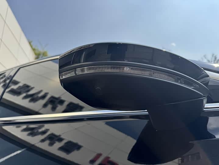 Фото 6 - Audi A6L