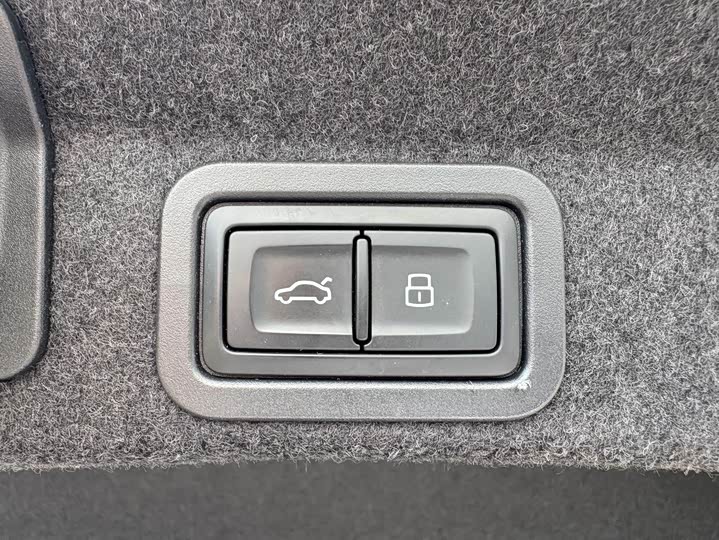 Фото 7 - Audi A6L