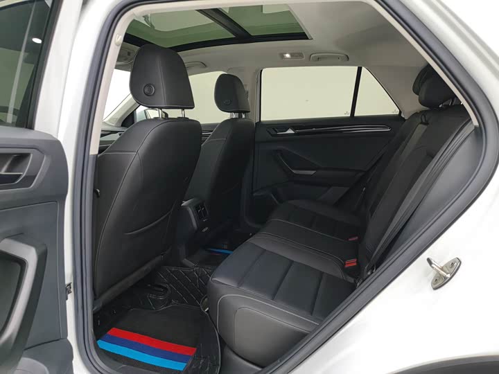 Фото 3 - Volkswagen T-Roc