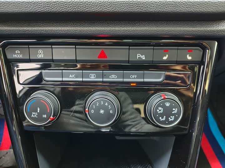 Фото 9 - Volkswagen T-Roc