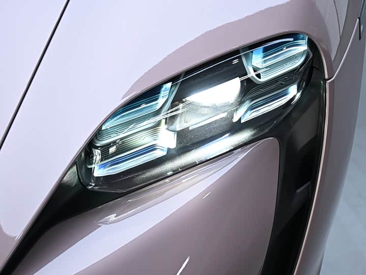 Фото 8 - Porsche Taycan