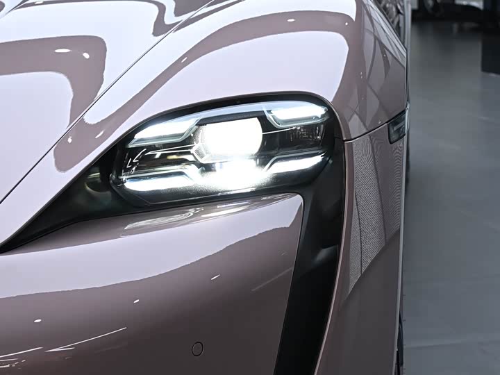 Фото 9 - Porsche Taycan