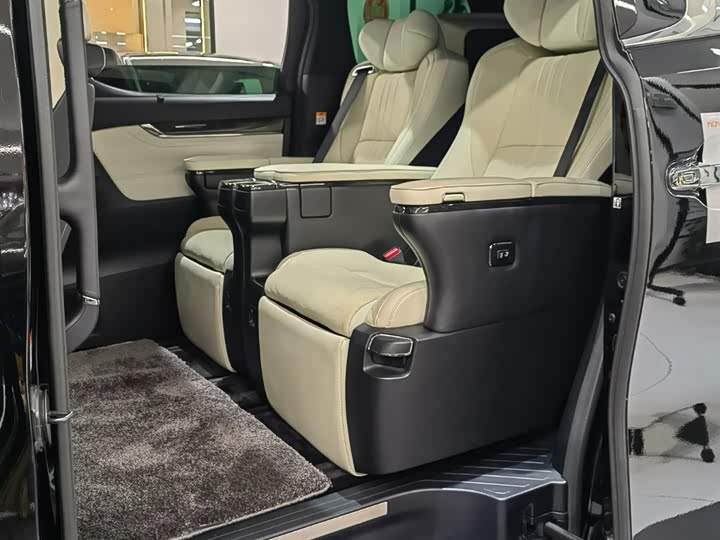 Фото 9 - Lexus LM