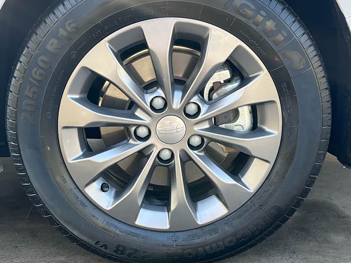 Фото 8 - Geely Geometry G6