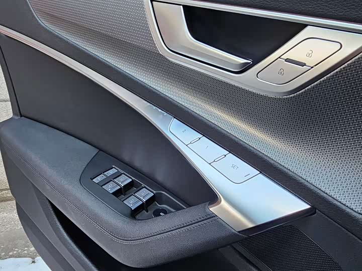 Фото 6 - Audi A6