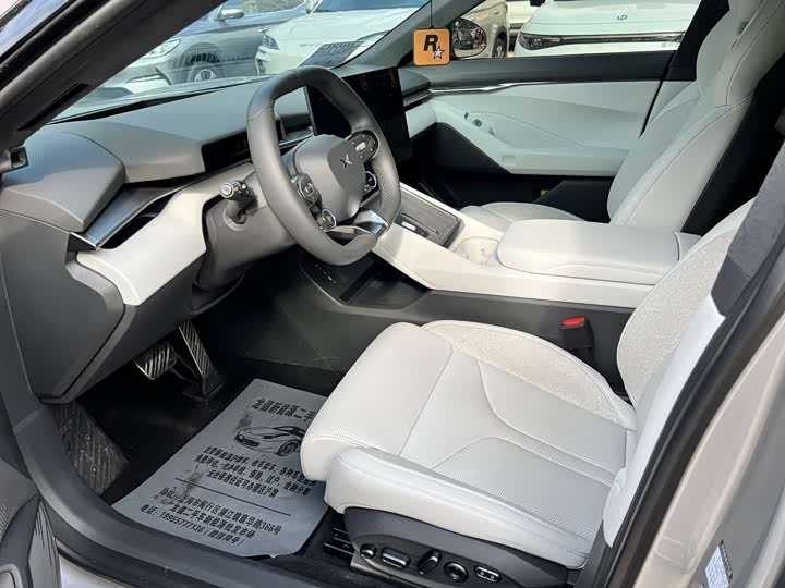 Фото 2 - XPeng P7