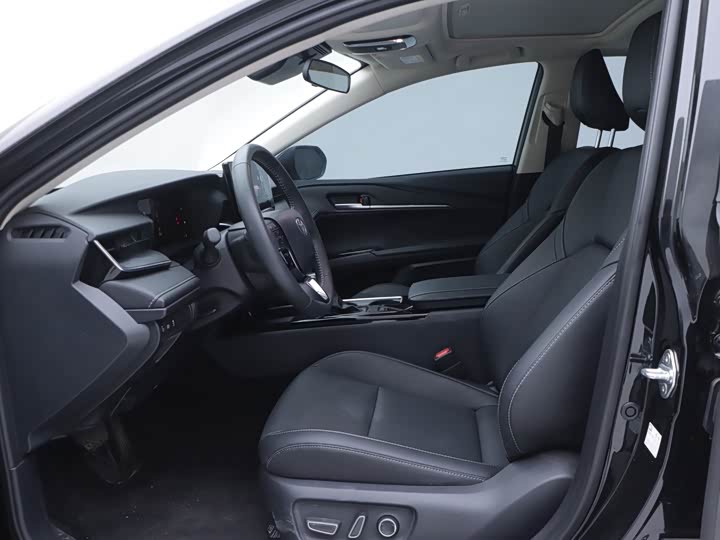 Фото 7 - Toyota Camry