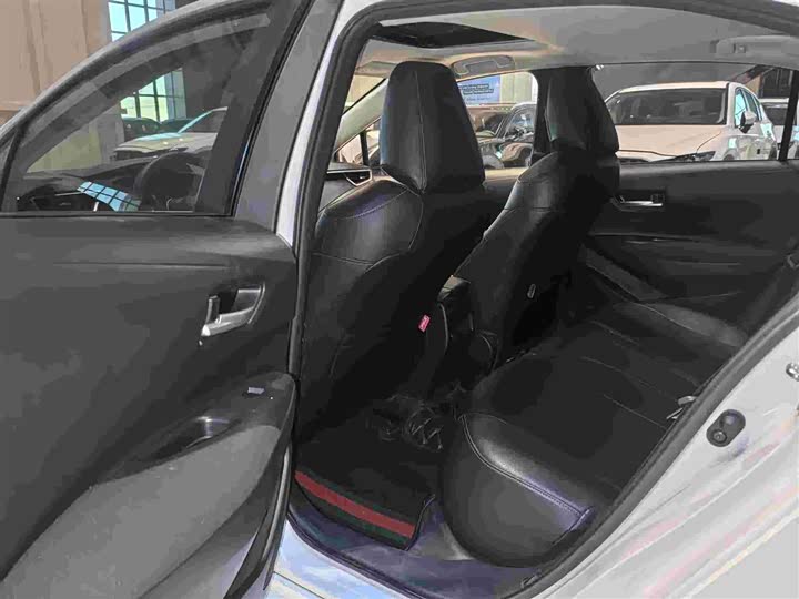 Фото 7 - Toyota Corolla