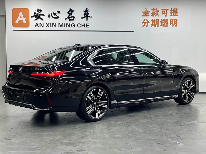 Фото 3 - BMW 7 Series