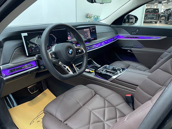 Фото 8 - BMW 7 Series