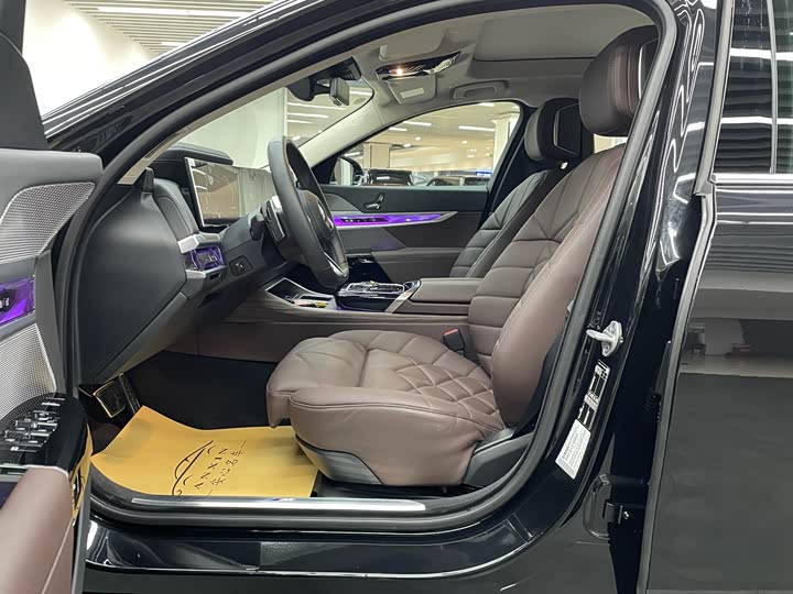 Фото 9 - BMW 7 Series