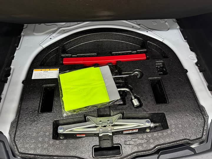 Фото 9 - Toyota Corolla