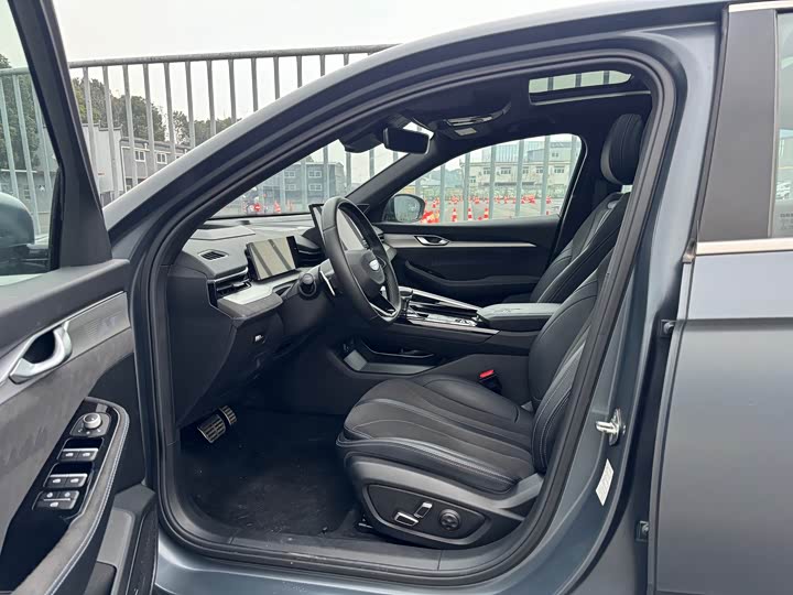 Photo 4 - Geely Preface