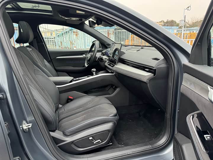 Photo 8 - Geely Preface