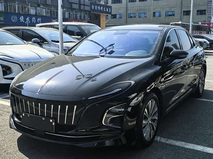 Фото 1 - Hongqi E-QM5