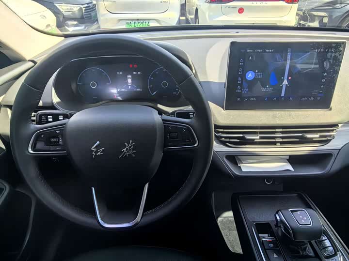 Фото 6 - Hongqi E-QM5