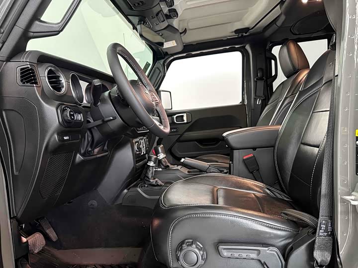 Фото 8 - Jeep Gladiator