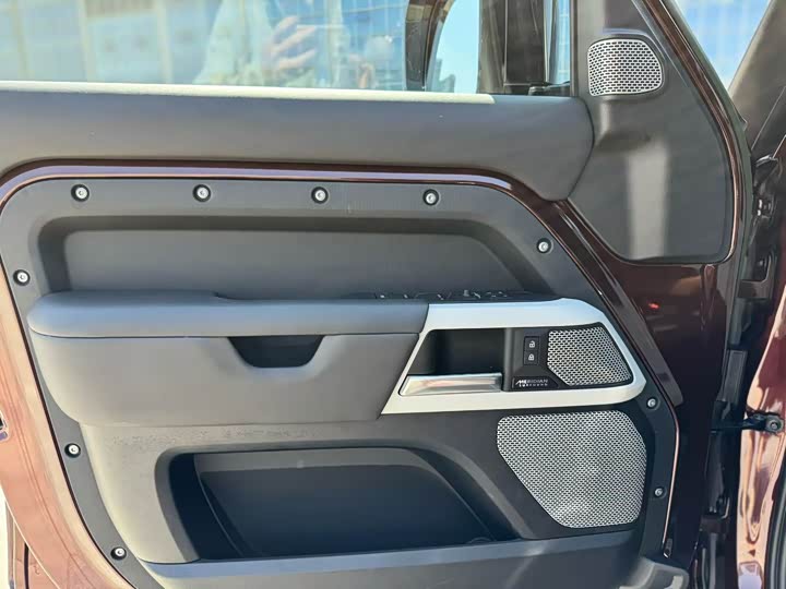 Фото 4 - Land Rover Defender