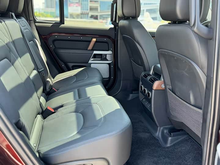 Фото 7 - Land Rover Defender