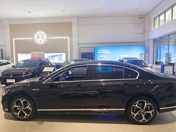 Фото 3 - Volkswagen Magotan