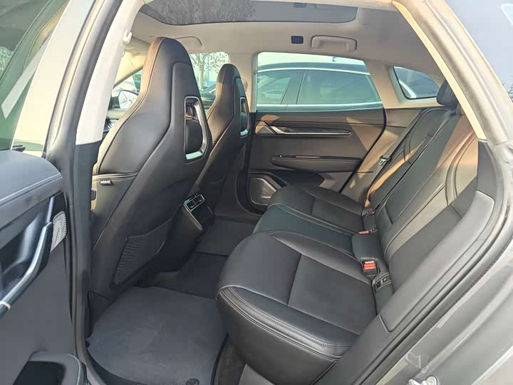 Фото 7 - Zeekr 001