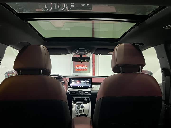 Фото 8 - Geely Coolray