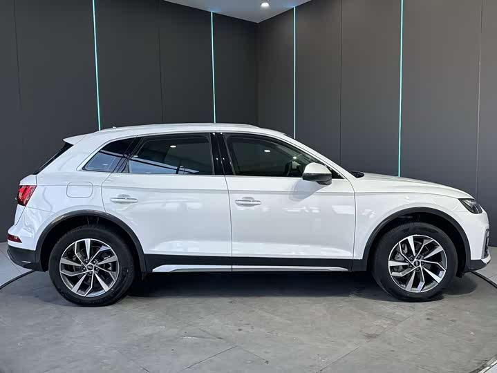 Фото 4 - Audi Q5L