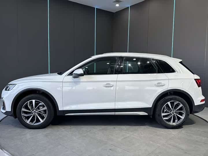 Фото 5 - Audi Q5L