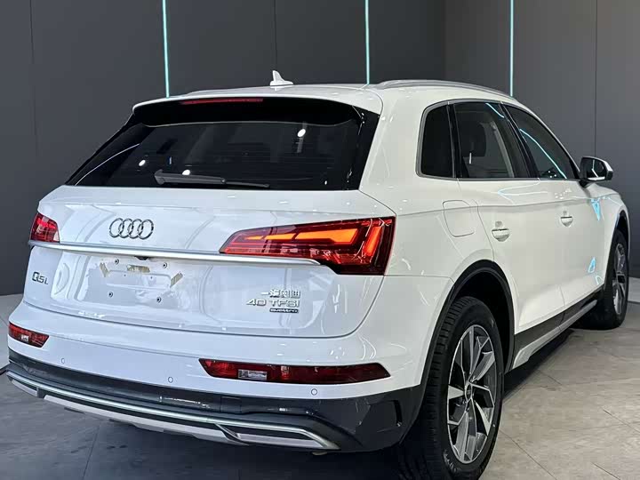 Фото 6 - Audi Q5L