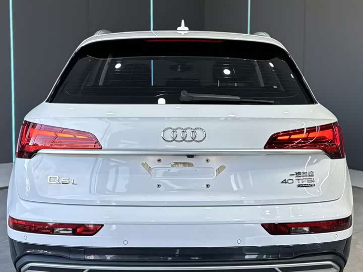 Фото 7 - Audi Q5L