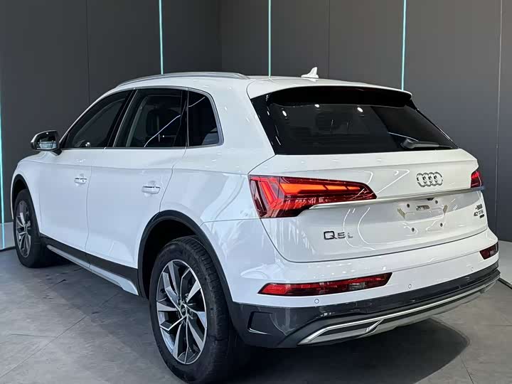 Фото 8 - Audi Q5L