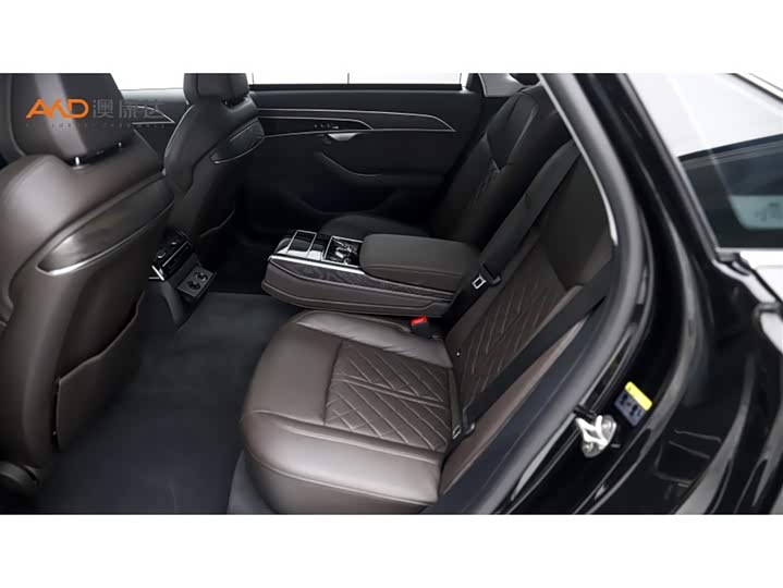 Фото 7 - Audi A8