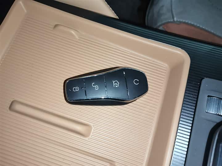 Фото 9 - BYD Song L DM-i Hybrid