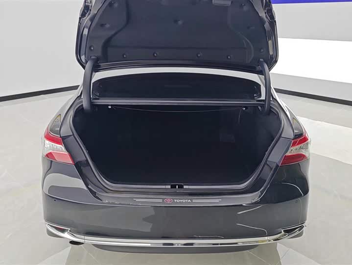 Фото 4 - Toyota Camry