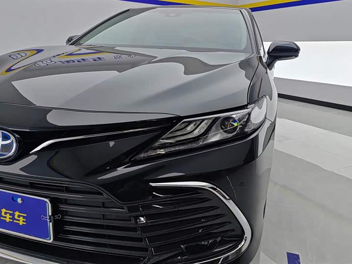 Фото 5 - Toyota Camry