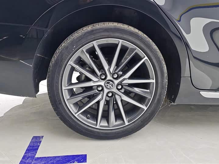 Фото 6 - Toyota Camry