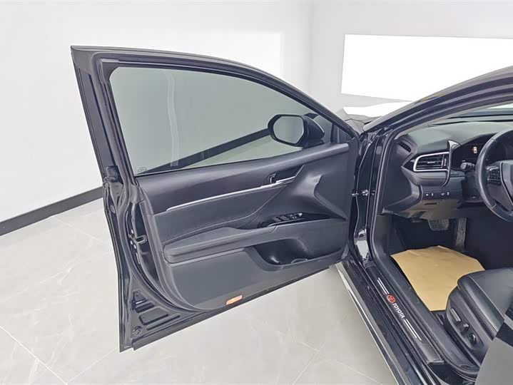 Фото 7 - Toyota Camry