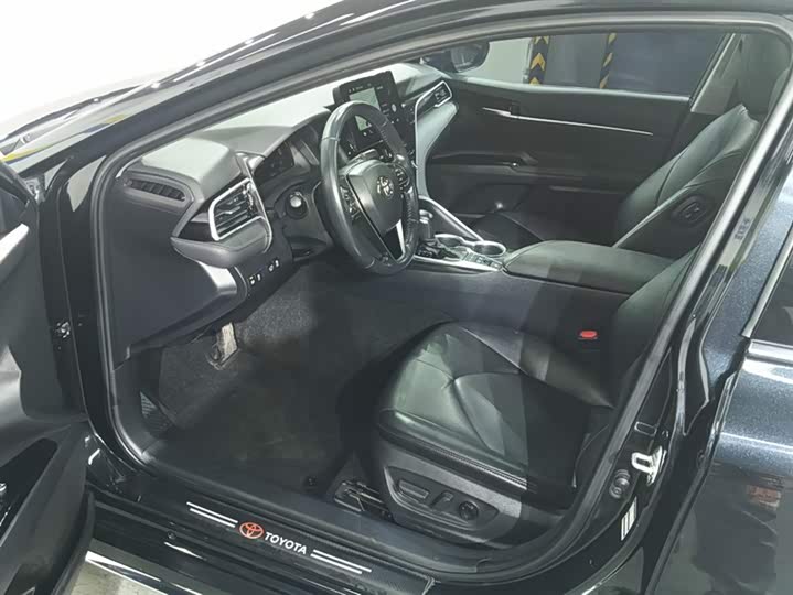 Фото 9 - Toyota Camry