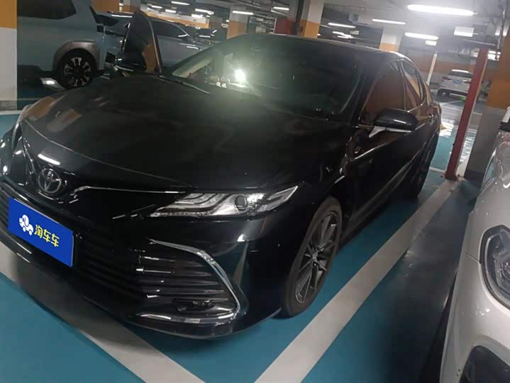 Фото 1 - Toyota Camry