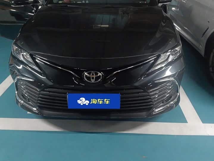 Фото 2 - Toyota Camry