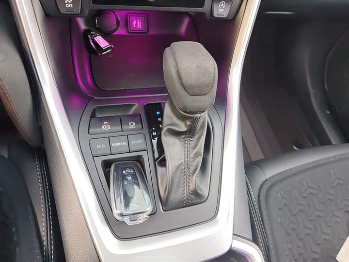 Фото 7 - Toyota Wildlander