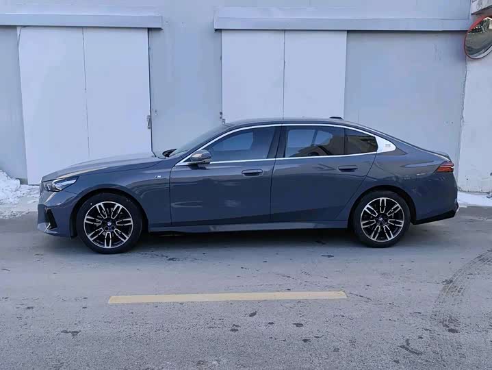 Фото 5 - BMW 5 Series